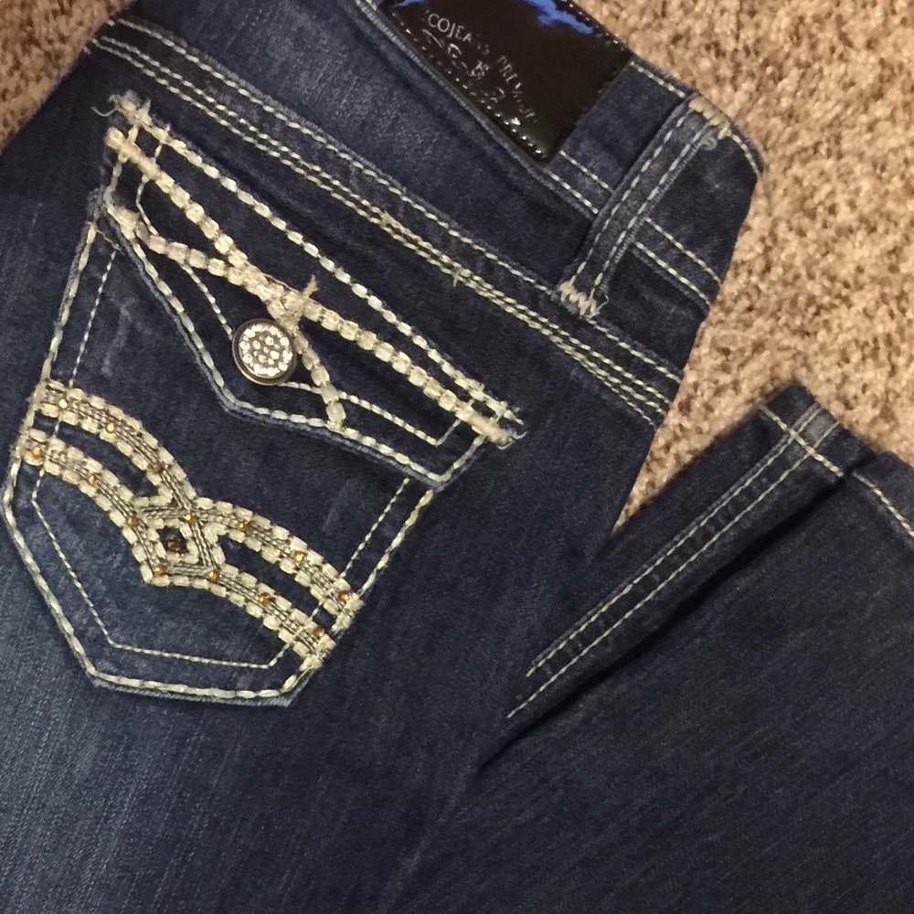 Adorable dark denim blue cut jeans.